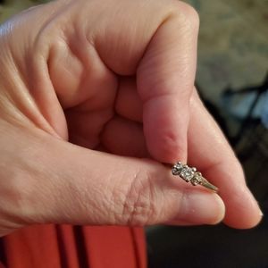 Womens size 8.34 white gold ring 14K stamped